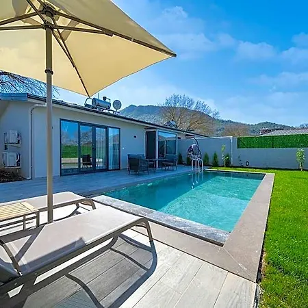 Entire House - 1 Bedroom Private Honeymoon 2*