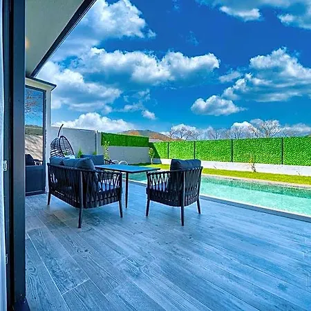 فندق Entire House - 1 Bedroom Private Honeymoon أولدينيس