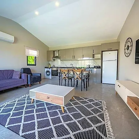 Entire House - 1 Bedroom Private Honeymoon فندق 2*
